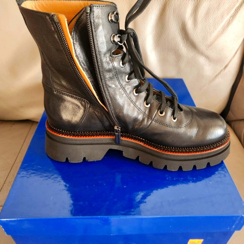 MON- CLE WOMENS BOOTS - Picture 2 of 10